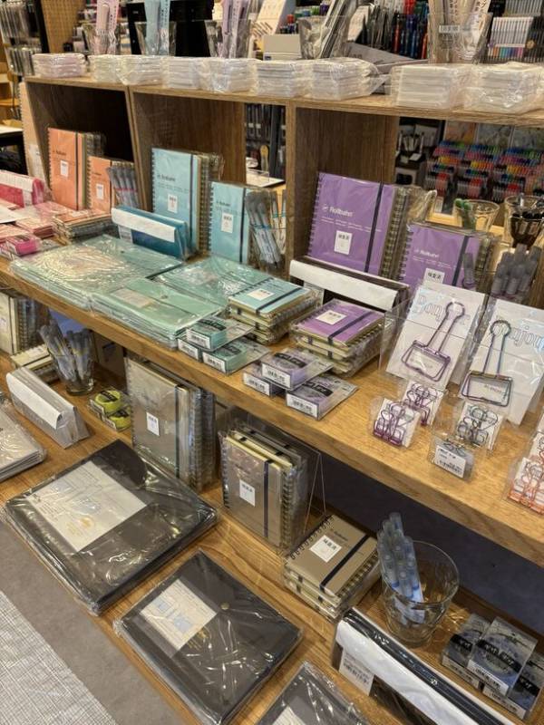 【創業111年目の文具店がリニューアル！】パティシエ特製のタルトとスペシャルティコーヒーが楽しめる文具カフェ『Another NOTE』が、2024年3月9日(土)オープン！！