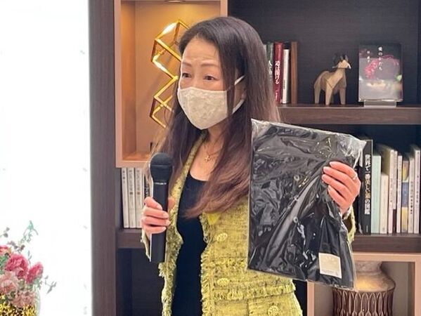 着るだけで血流改善・疲労回復が期待できるロータストリートメントウェアの寄贈＆血流観察会を有料老人ホームにて開催