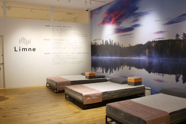 生卵の上でスクワット！？動画が100万回越えに　爆売れマットレスで生卵チャレンジができる睡眠イベント 3月7日～15日に恵比寿ガーデンプレイスで開催