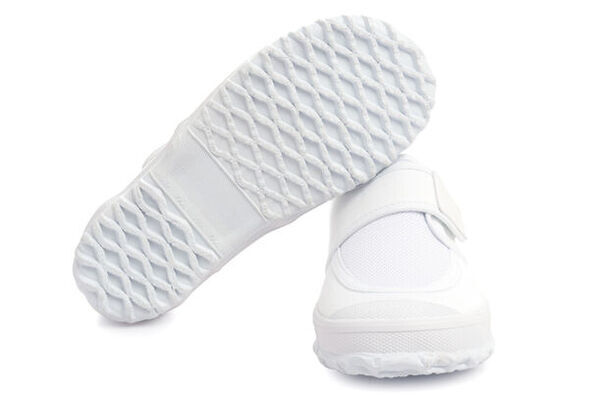 シリーズ累計140万枚突破のスクールブランドSunnyHugから足の成長を妨げない「サニーハグ スクール上履き」発売！