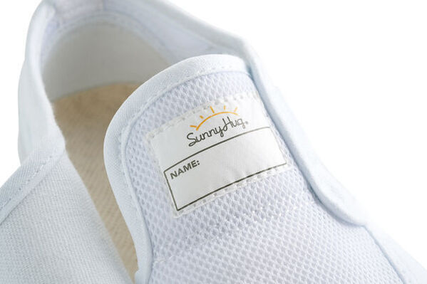 シリーズ累計140万枚突破のスクールブランドSunnyHugから足の成長を妨げない「サニーハグ スクール上履き」発売！