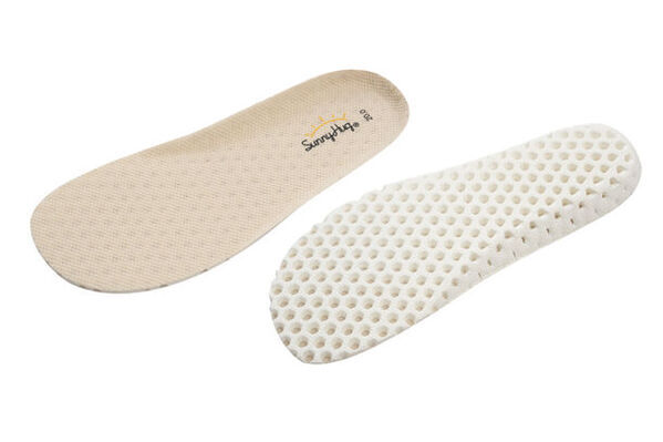 シリーズ累計140万枚突破のスクールブランドSunnyHugから足の成長を妨げない「サニーハグ スクール上履き」発売！