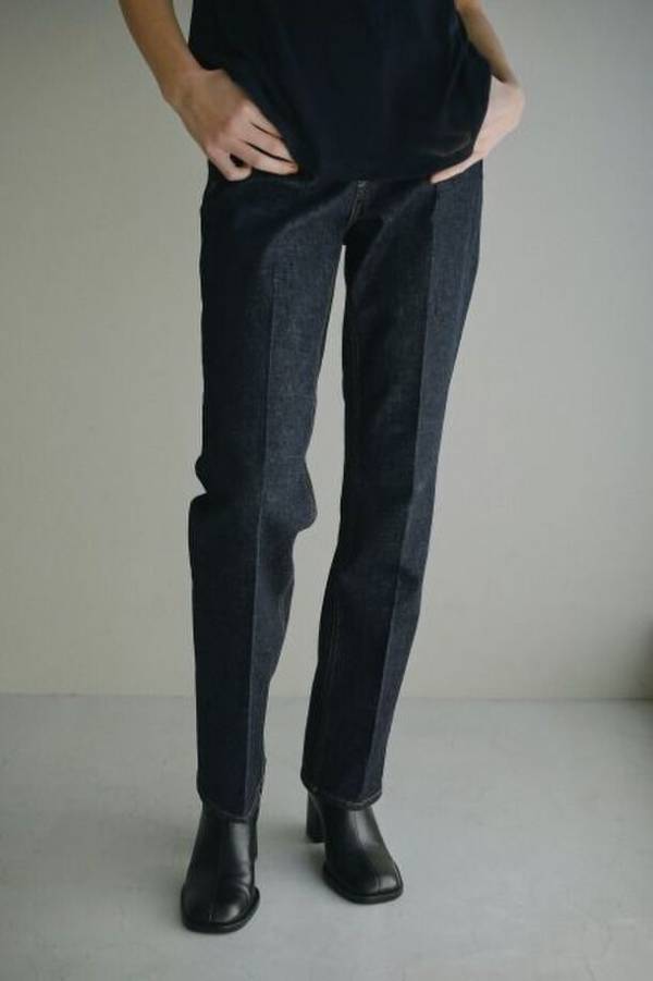 デニムブランドYANUKとライフスタイルブランドETRE TOKYOの初コラボレーションデニムが登場！3月21日より店頭・オンラインストアにて発売開始