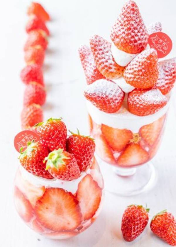 静岡いちご200粒以上使用！人気いちごスイーツをつめ込んだ夢の超メガ盛りパフェ!いちご専門店の道の駅からいちご尽くしの新作パフェやスイーツプレートが勢ぞろい！