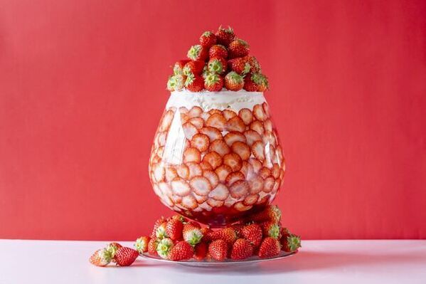 静岡いちご200粒以上使用！人気いちごスイーツをつめ込んだ夢の超メガ盛りパフェ!いちご専門店の道の駅からいちご尽くしの新作パフェやスイーツプレートが勢ぞろい！