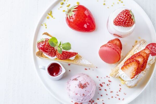 静岡いちご200粒以上使用！人気いちごスイーツをつめ込んだ夢の超メガ盛りパフェ!いちご専門店の道の駅からいちご尽くしの新作パフェやスイーツプレートが勢ぞろい！