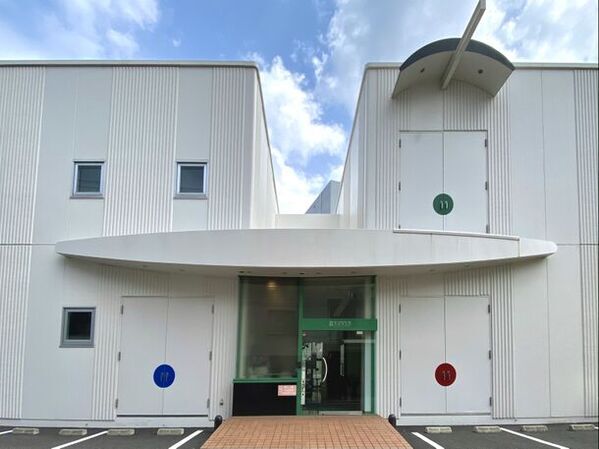 先住民、脱植民地化、権力と規範、クィア、エンパワーメントなど、世界の「いま」を舞台芸術の実践から読み解く。セゾン・アーティスト・イン・レジデンスのトークイベントのアーカイブ動画をYouTubeで配信。