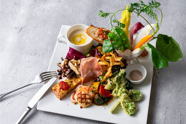 まるで英国のクラシックホテルの佇まい　神戸トアロードホテル山楽より季節の新鮮な野菜をたっぷり使用した「ランチプレート」提供開始！