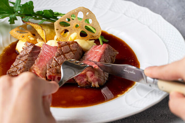 まるで英国のクラシックホテルの佇まい　神戸トアロードホテル山楽より季節の新鮮な野菜をたっぷり使用した「ランチプレート」提供開始！