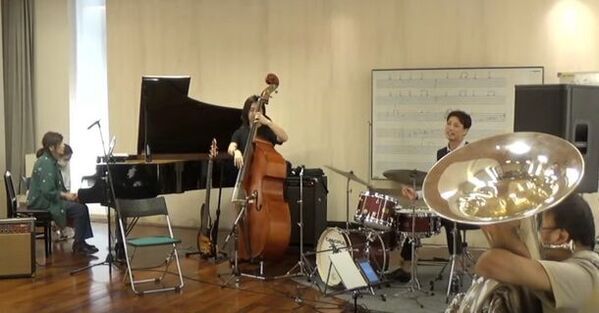 大人の難しい音楽ジャズにハマる若者が急増中！YouTubeで人気の講師が指導のジャズスクールで学割開始