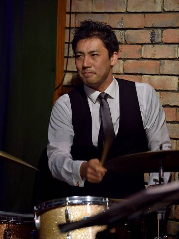 大人の難しい音楽ジャズにハマる若者が急増中！YouTubeで人気の講師が指導のジャズスクールで学割開始