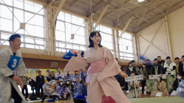 「第12回全日本まくら投げ大会 in 伊東温泉」の公式アンバサダーにAKB48から、18期研究生　工藤華純さん・久保姫菜乃さん・成田香姫奈さんの3名が就任！AKB48 18期研究生　成田香姫奈さんがピンクの浴衣姿で始球式ならぬ始枕式にチャレンジ！