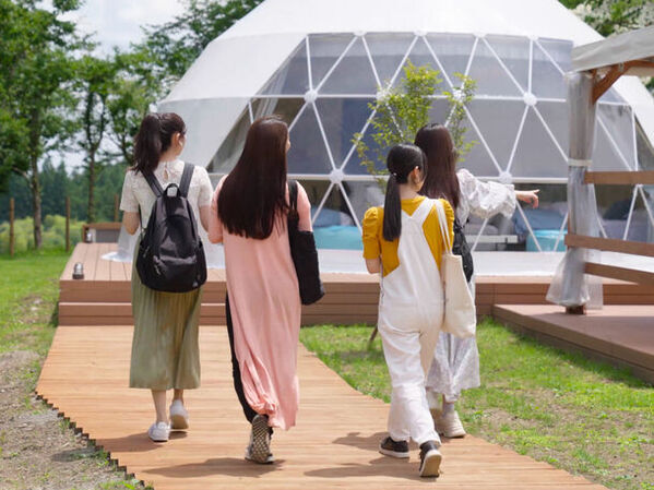 桜の開花予想は4月上旬！日光のグランピングリゾートで“夜桜ライトアップ”のお花見企画を実施！