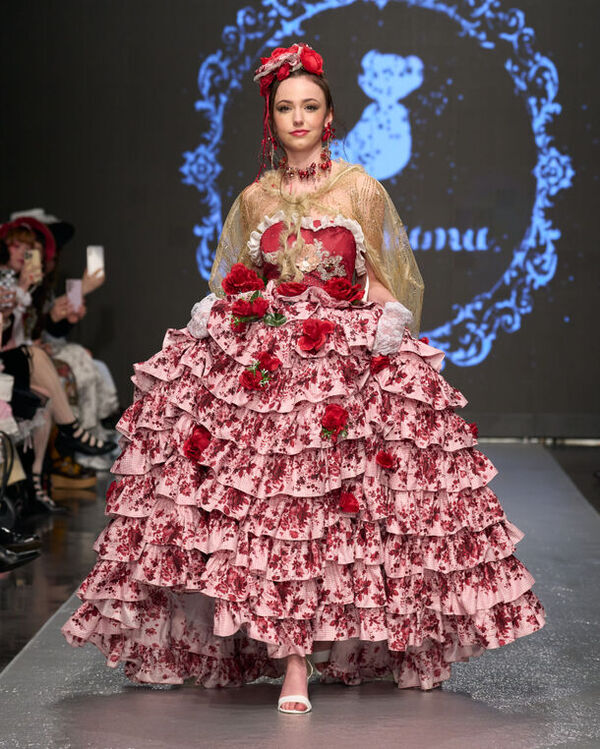 キッズティーンブランド「KALOKUMA」がパリコレ初出展！着物からドレスへの早着替え作品など、新作ドレス12着を披露　～最先端のエンタメファッションショーで物語の世界へ～