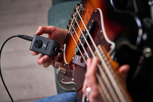 いつでも手軽に演奏が楽しめるギター／ベース・ヘッドホン・アンプを発売