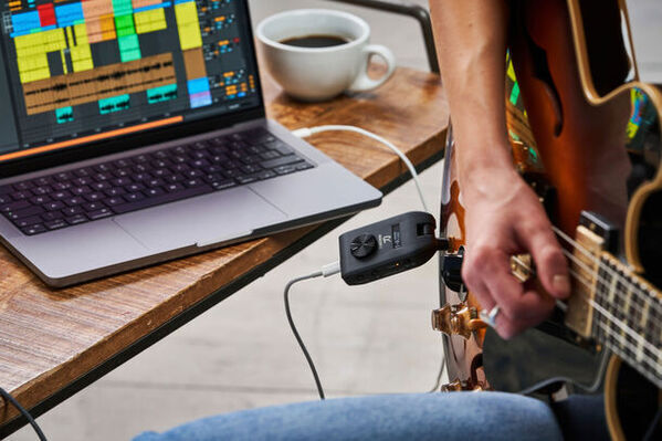 いつでも手軽に演奏が楽しめるギター／ベース・ヘッドホン・アンプを発売