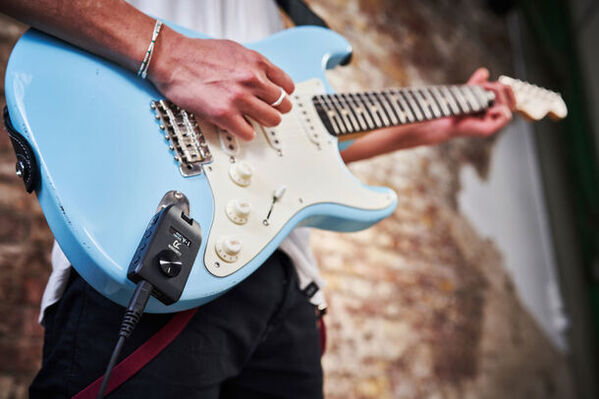 いつでも手軽に演奏が楽しめるギター／ベース・ヘッドホン・アンプを発売