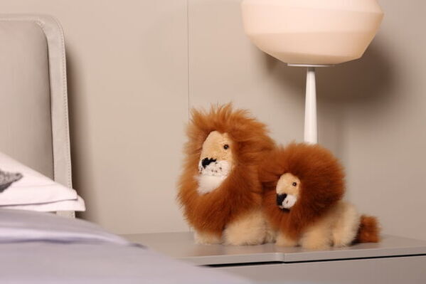 「幸せを運ぶアルパカ」が新生活を応援！天然毛使用の“ぬいぐるみ”などが25％OFFになるキャンペーンを開始