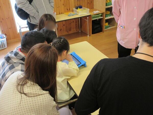 保育参観でタブレット端末を使ったICT教育を初披露　「手が汚れるICT」が保護者から高評価