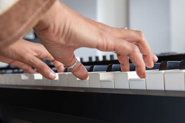 表現力豊かなサウンドと演奏性を備えたリーズナブルなステージピアノを発売