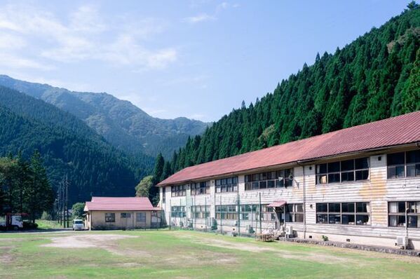 お寺専用の御朱印帳が登場！蓮と曼荼羅をイメージした木製御朱印帳「蓮華」をMakuakeにて予約販売開始