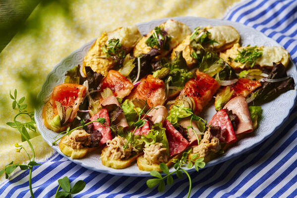 「リーベルホテル アット ユニバーサル・スタジオ・ジャパン」爽やかな風が吹く屋外テラスでピクニック気分が楽しめる土日祝限定ランチブッフェを4月6日(土)から開催