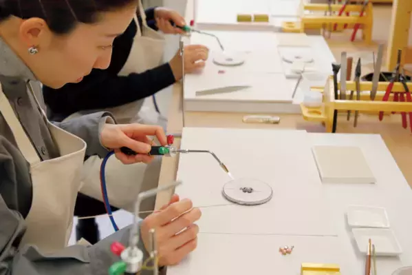 アクセサリー製作の伝統技術を指導する「よせものデザインスクール｜ヨセモSTUDIO」を2k540(東京都台東区)に2024年4月1日(月)開校！