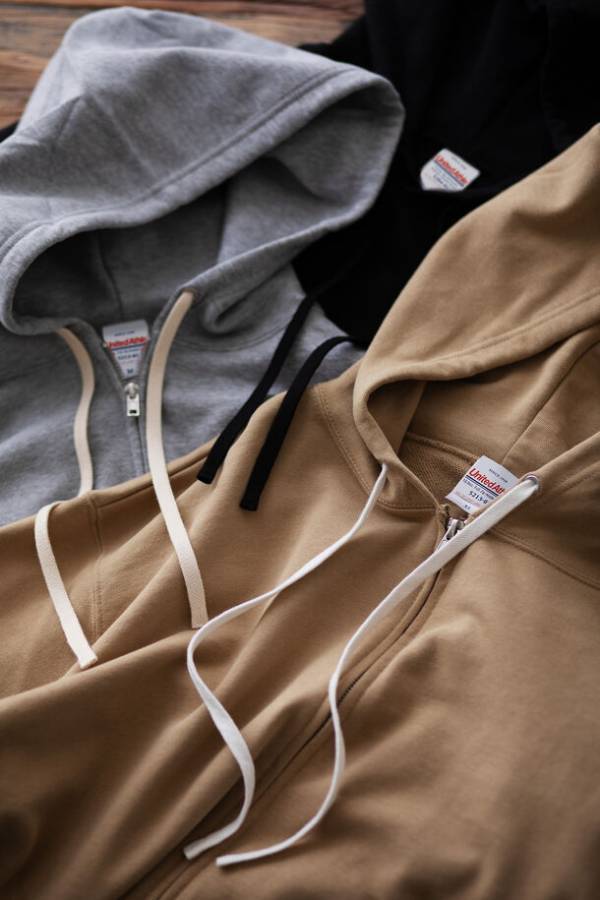 United Athle (ユナイテッドアスレ)が新鋭ラッパーSkaaiとのコラボアイテムを3月29日(金)から数量限定で発売