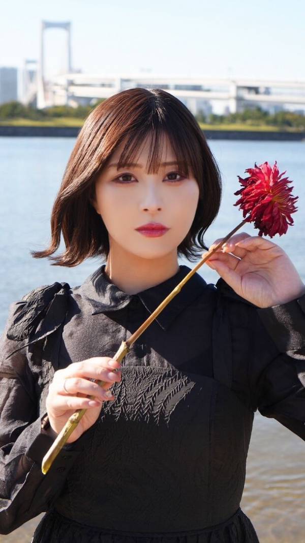 元AKB48の佐藤栞から電話がかかってくる！電話サービス「ShioriPhone」が2024年4月1日に開始！～アプリ不要で直接会話～