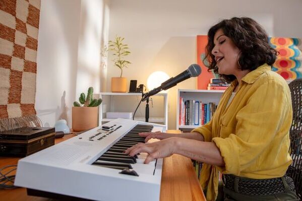 初心者でもクリエイター感覚で本格的な演奏や楽曲作りができるキーボードを発売