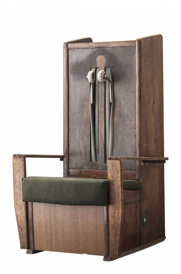 1954年、世界初の量産型マッサージチェアを世に送り出したフジ医療器　創業70周年を迎え、記念モデルの本革マッサージチェアを4月中旬に発売