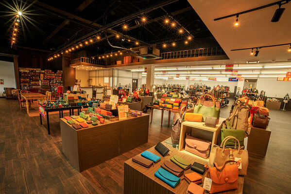 かばんの町兵庫県豊岡市にある城下町出石に各地のかばんを集めた観光客向け「かばんの館」が2024年4月12日グランドオープン！