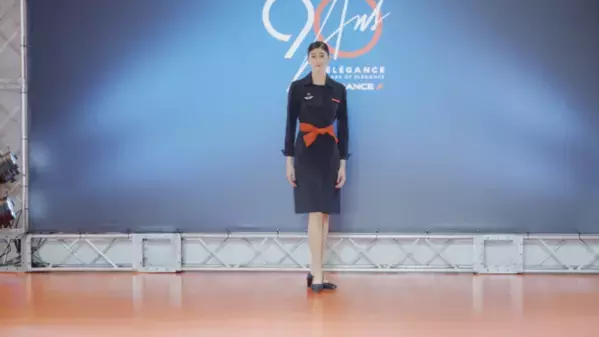 エールフランス航空、〈Tokyo Creative Salon 2024〉にて創業90周年記念の歴代ユニフォームファッションショーを実施