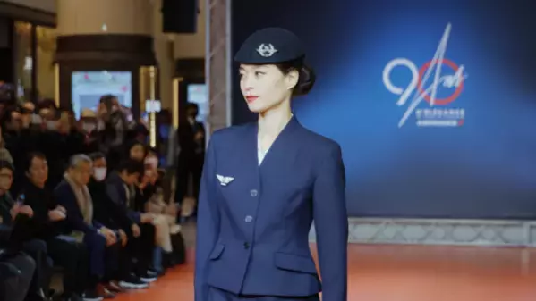 エールフランス航空、〈Tokyo Creative Salon 2024〉にて創業90周年記念の歴代ユニフォームファッションショーを実施