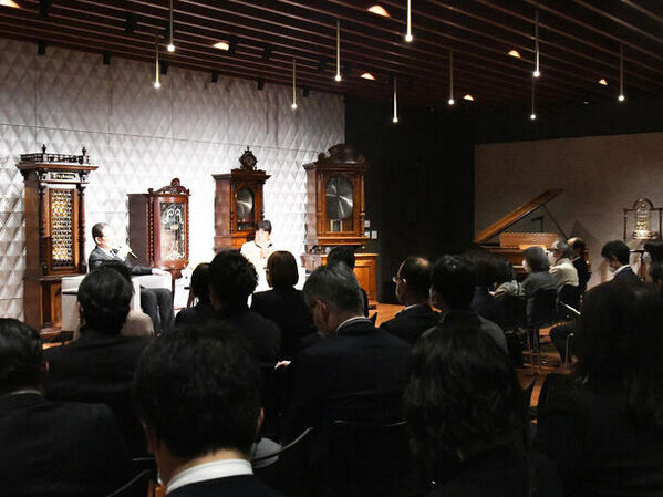 100年を越え蘇るガーシュインに感銘　永守コレクションギャラリーで指揮者・佐渡 裕×代表理事・永守 重信トークショー