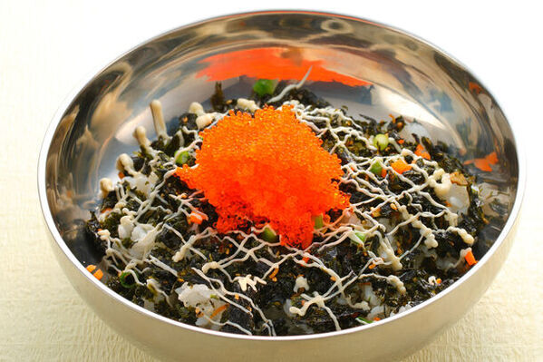 韓国料理×まぜそばの夢のコラボレーション！？ヨプの王豚塩焼から「ブルダックビビン麺」が4月1日に販売開始