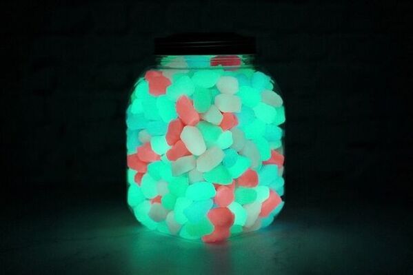 廃プラのリデュースプロジェクトで誕生した「防犯砂利」、「交通安全キーホルダー」を公益社団法人愛知県防犯協会連合会、豊川防犯協会連合会へ3月27日に寄贈