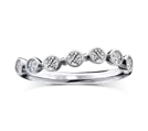 NYの洗練された至高のダイヤモンドが永遠に輝くラザール ダイヤモンドのエタニティリング