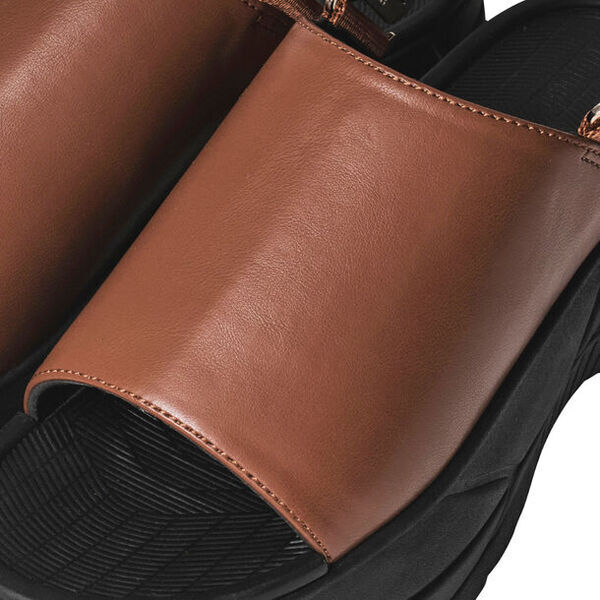 フットウェアブランド「SHAKA」から高級感のある厚底サンダルVACAY CHUNKYが登場　ヒールパーツのゴールドがアクセント