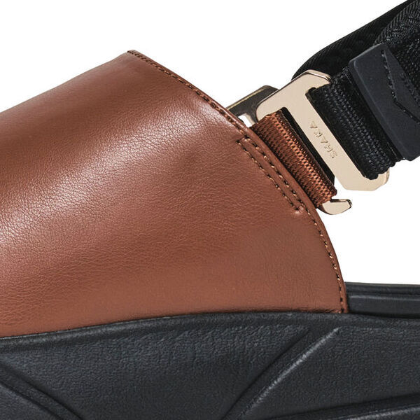 フットウェアブランド「SHAKA」から高級感のある厚底サンダルVACAY CHUNKYが登場　ヒールパーツのゴールドがアクセント