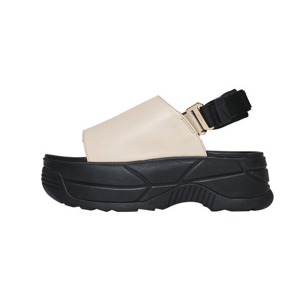 フットウェアブランド「SHAKA」から高級感のある厚底サンダルVACAY CHUNKYが登場　ヒールパーツのゴールドがアクセント