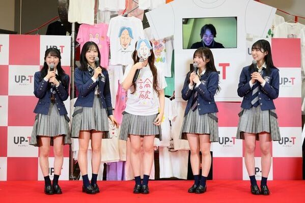UP-T新CM発表会見に出演者のAKB48、ひろゆきが登場！論破王・ひろゆきが辛辣なコメントでAKBメンバーたちを圧倒！
