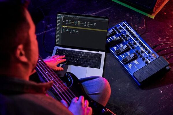 コンパクト・エフェクターのように直感的に操作できるベース用マルチ・エフェクターを発売