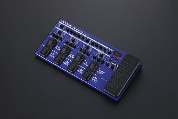コンパクト・エフェクターのように直感的に操作できるベース用マルチ・エフェクターを発売