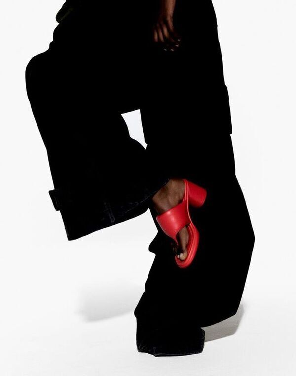 ナターシャ・ラムゼイ＝レヴィとのパートナーシップによる新作サンダルコレクションを4月12日(金)発表！