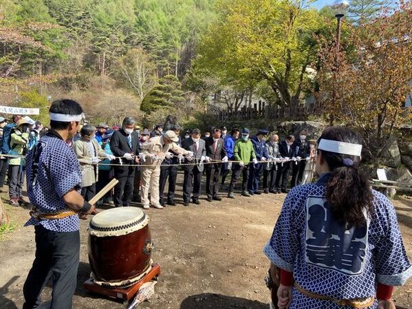 大浅間火煙太鼓の響きとともに、登山シーズンを告げる浅間山開山式　浅間山男による豚汁のふるまい、料亭の主人による焼き鳥も！