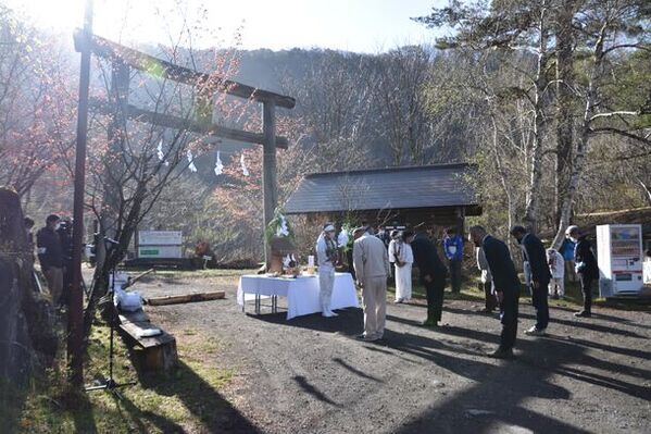 大浅間火煙太鼓の響きとともに、登山シーズンを告げる浅間山開山式　浅間山男による豚汁のふるまい、料亭の主人による焼き鳥も！