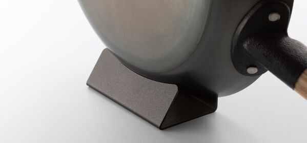 「取手が外せる鉄フライパン20cm(浅型)・(深型)」が登場！Makuake限定「専用スタンドセット」付きで4/18より先行販売