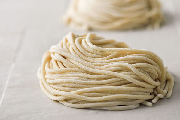 淡路島のおいしいものをぎゅっと集めた大型施設『waSTEP AWAJISHIMA』内釜玉カルボTrepiciの新メニューが4月26日(金)より登場！