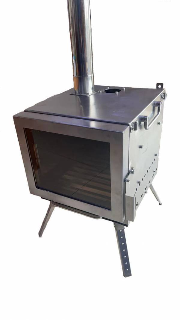 正方形の窓から覗く炎で癒されるキューブ型薪ストーブ新登場！「A.S.F.OUTDOOR」がアウトドア展示会「東京アウトドアショー2024」に出展